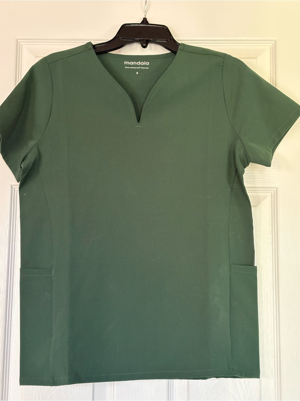 Mandala Women's Hunter Green Short Sleeve V-Notch Scrub Top/Jogger Pant Set